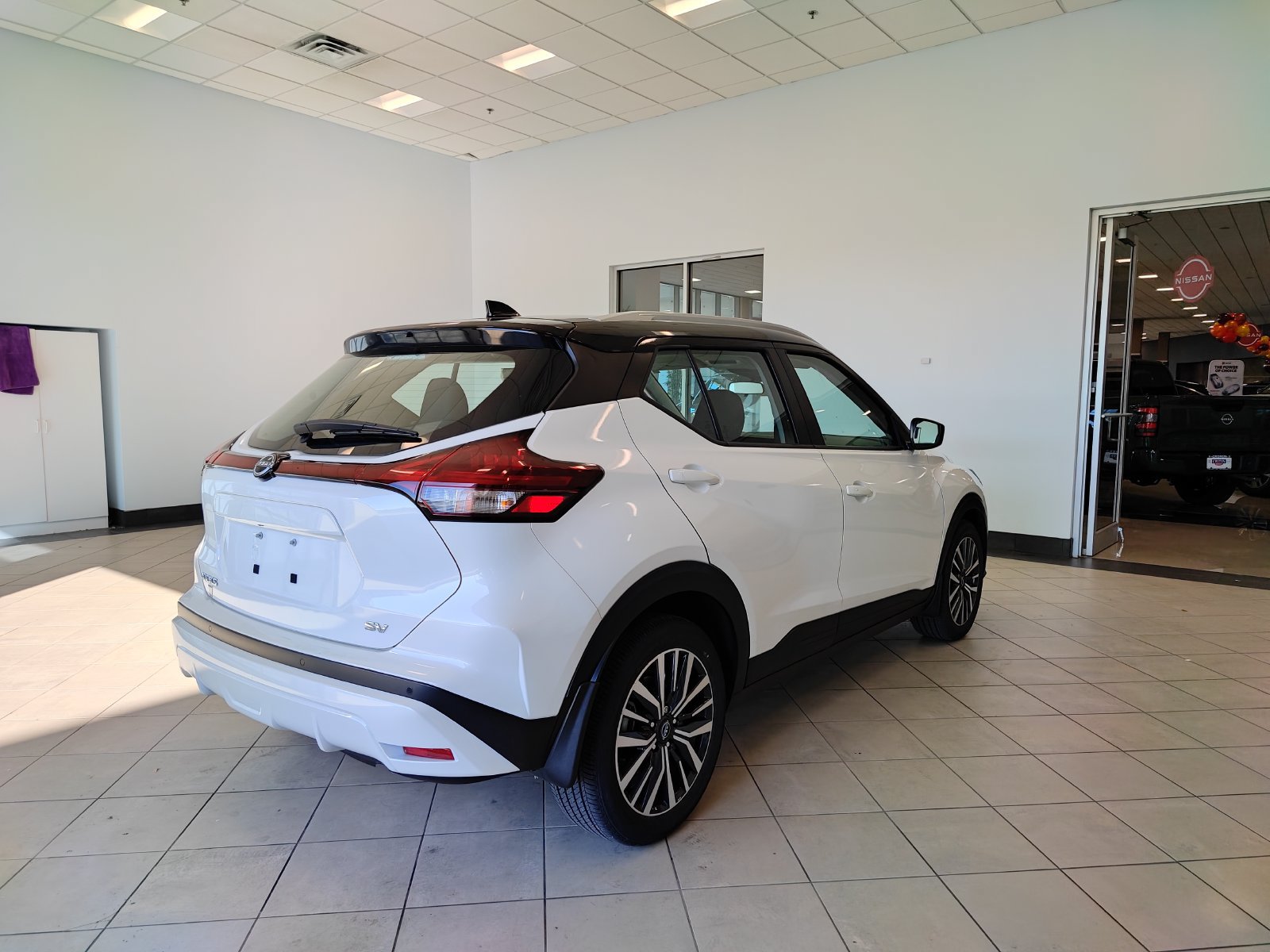 Used 2022 Nissan Kicks SV FWD image 3