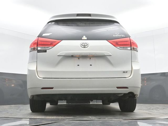 Used 2012 Toyota Sienna XLE image 32