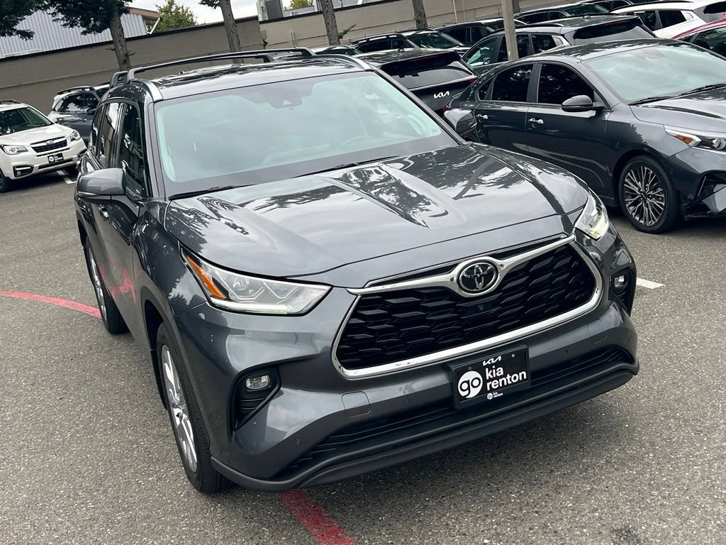 Used 2020 Toyota Highlander Limited AWD/4WD image 3