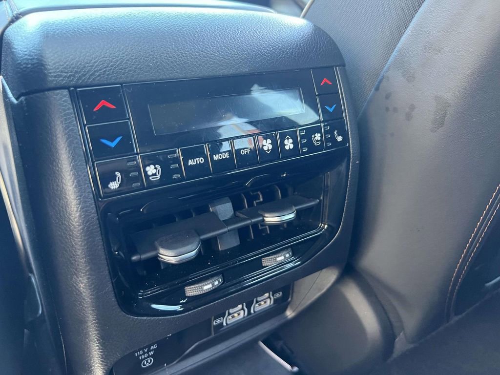 Used 2022 Jeep Grand Cherokee Summit AWD/4WD image 12