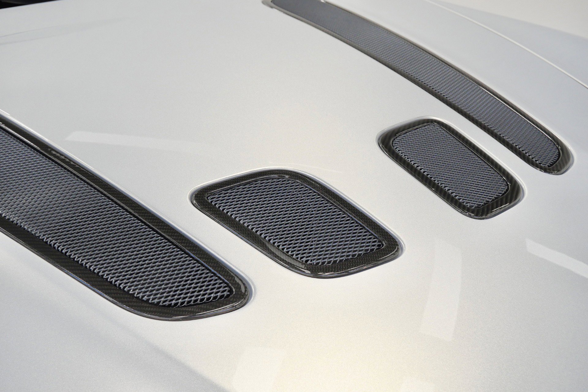 Used 2017 Aston Martin V12 Vantage S RWD image 43