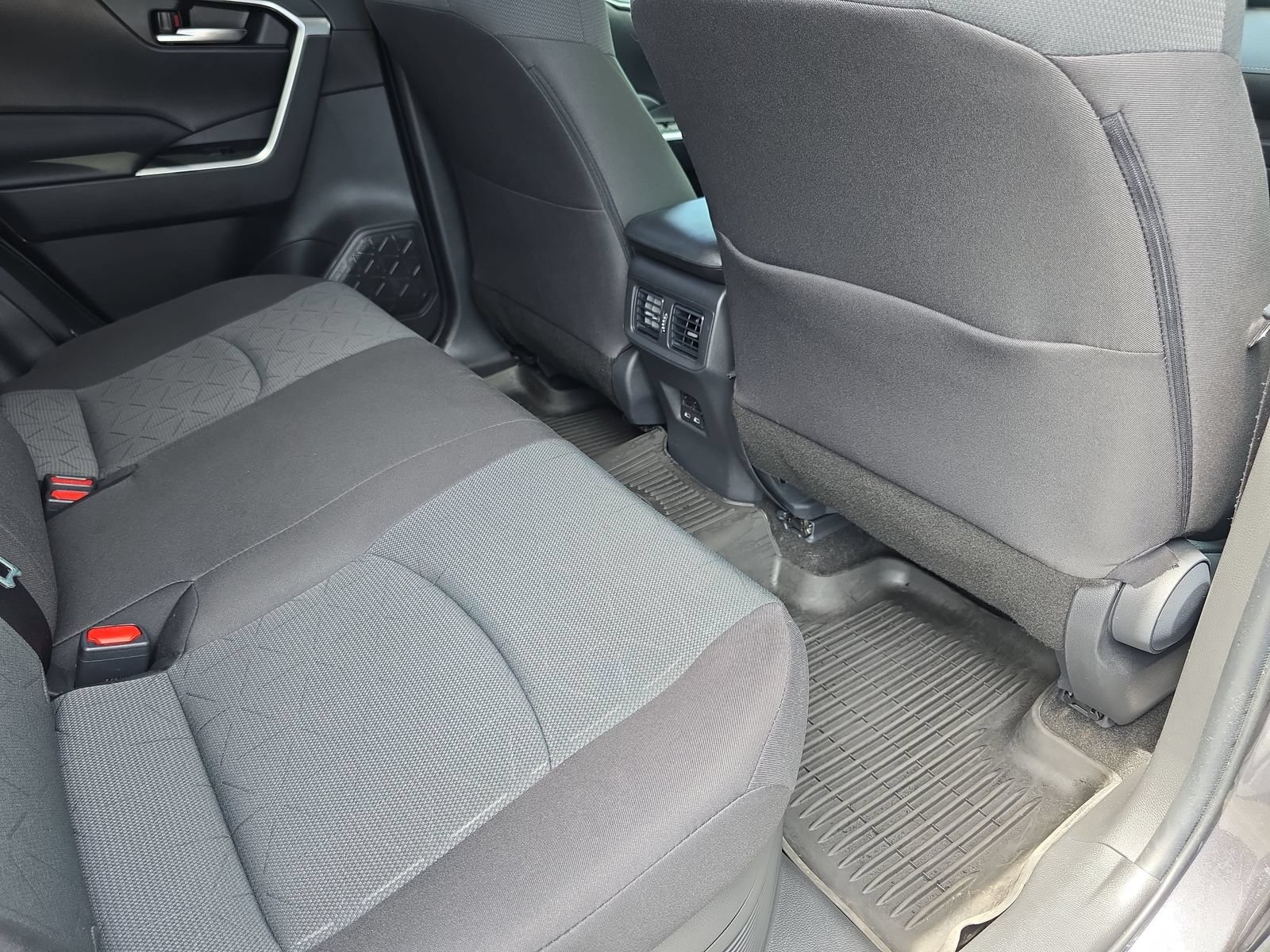 Used 2025 Toyota RAV4 XLE AWD/4WD image 11