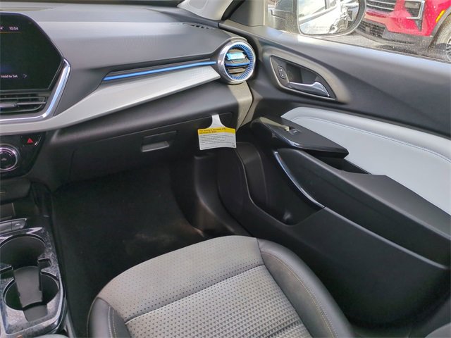 Certified 2025 Chevrolet Trax LT image 18