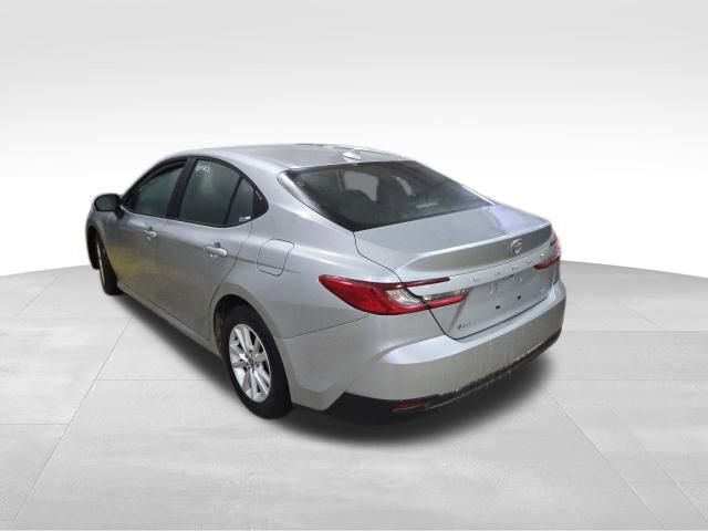 Used 2025 Toyota Camry LE image 4