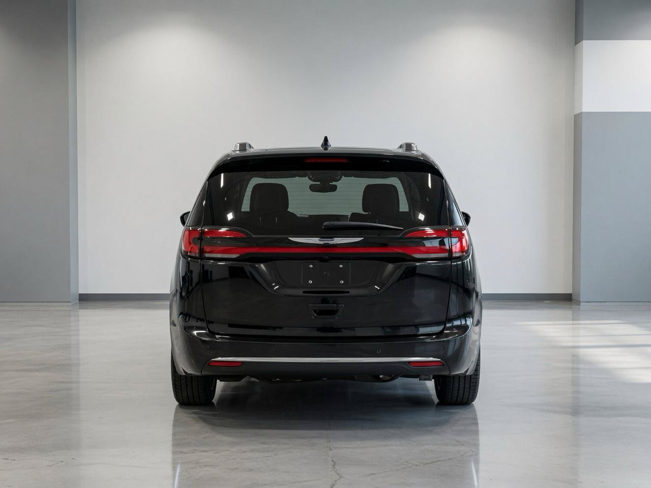 Used 2021 Chrysler Pacifica Touring-L FWD image 3