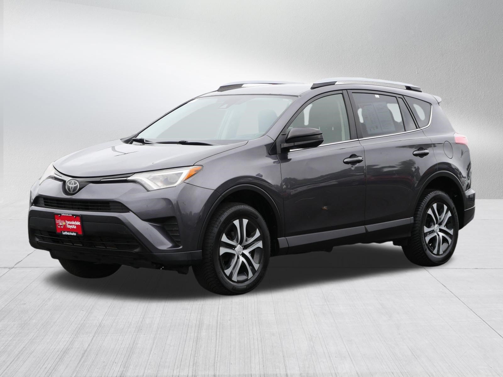 Used 2018 Toyota RAV4 LE w/ Carpet Mat Package AWD/4WD image 3