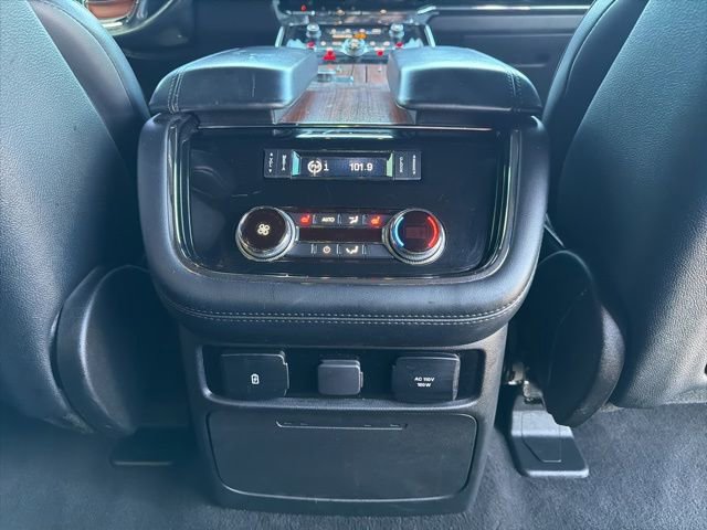 Used 2019 Lincoln Navigator Select image 16