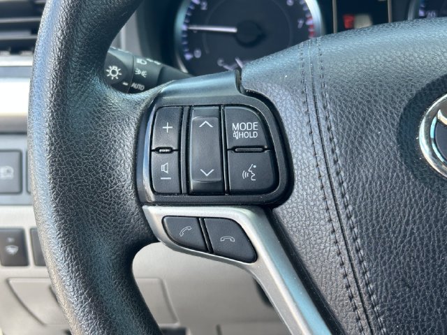 Used 2019 Toyota Highlander LE AWD/4WD image 20