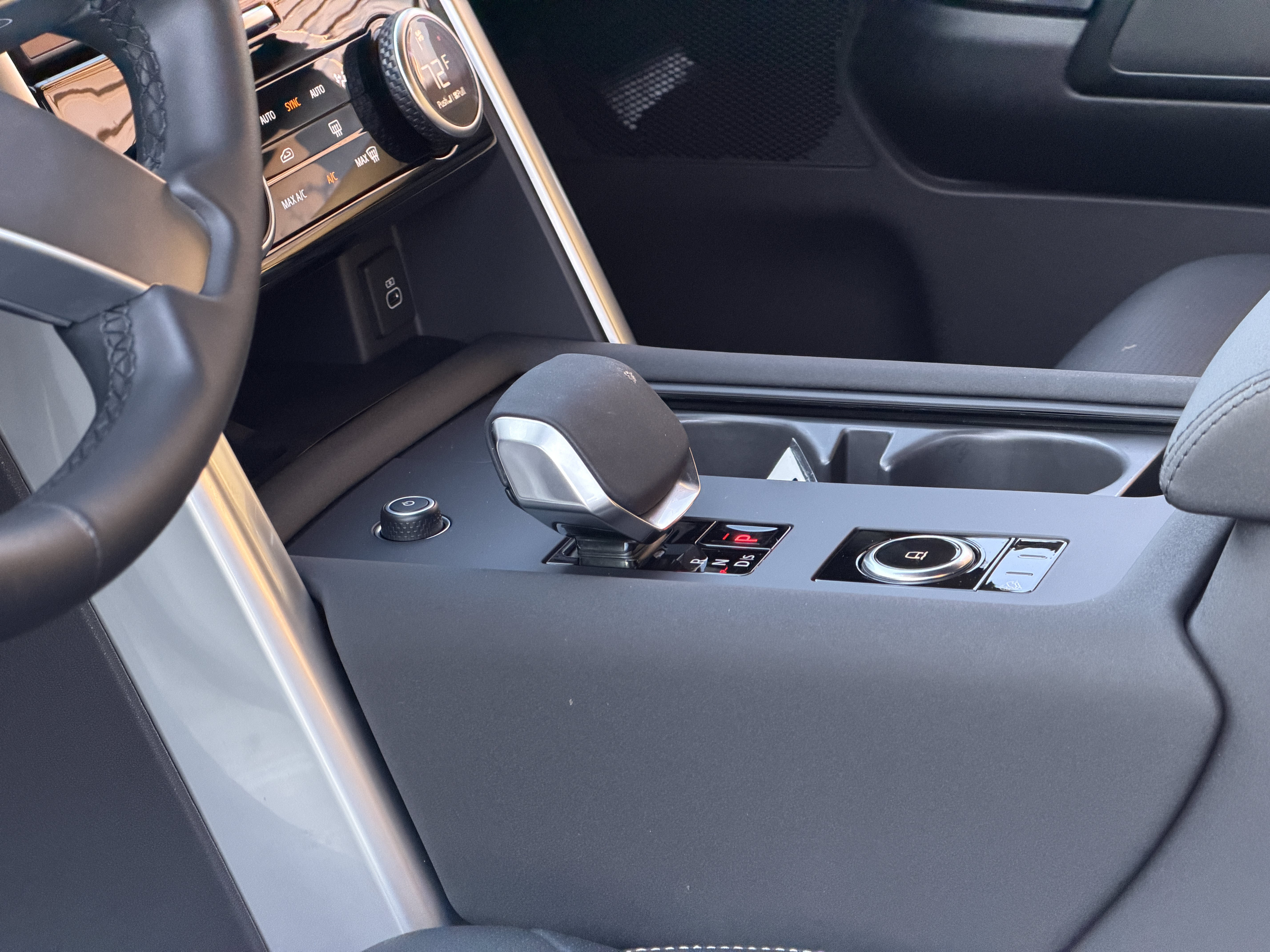 Certified 2025 Land Rover Discovery S AWD/4WD image 19