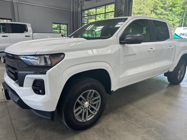 Used 2024 Chevrolet Colorado LT w/ LT Convenience Package II AWD/4WD image 4