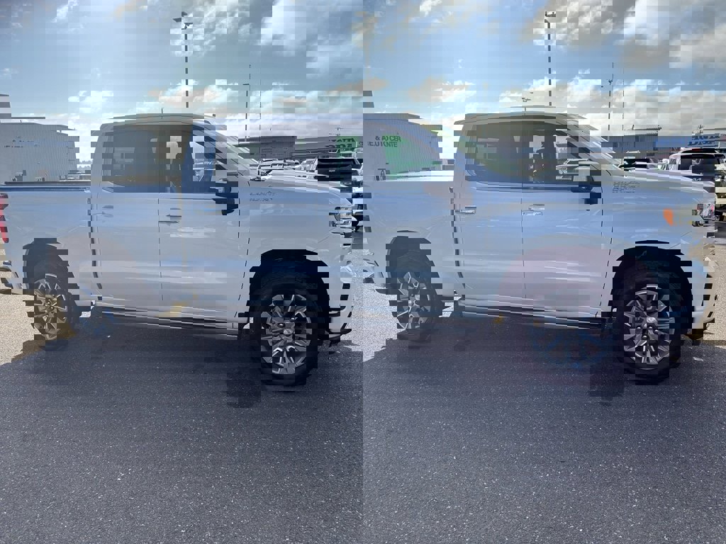 Used 2022 Chevrolet Silverado 1500 High Country w/ Z71 Off-Road Package image 9