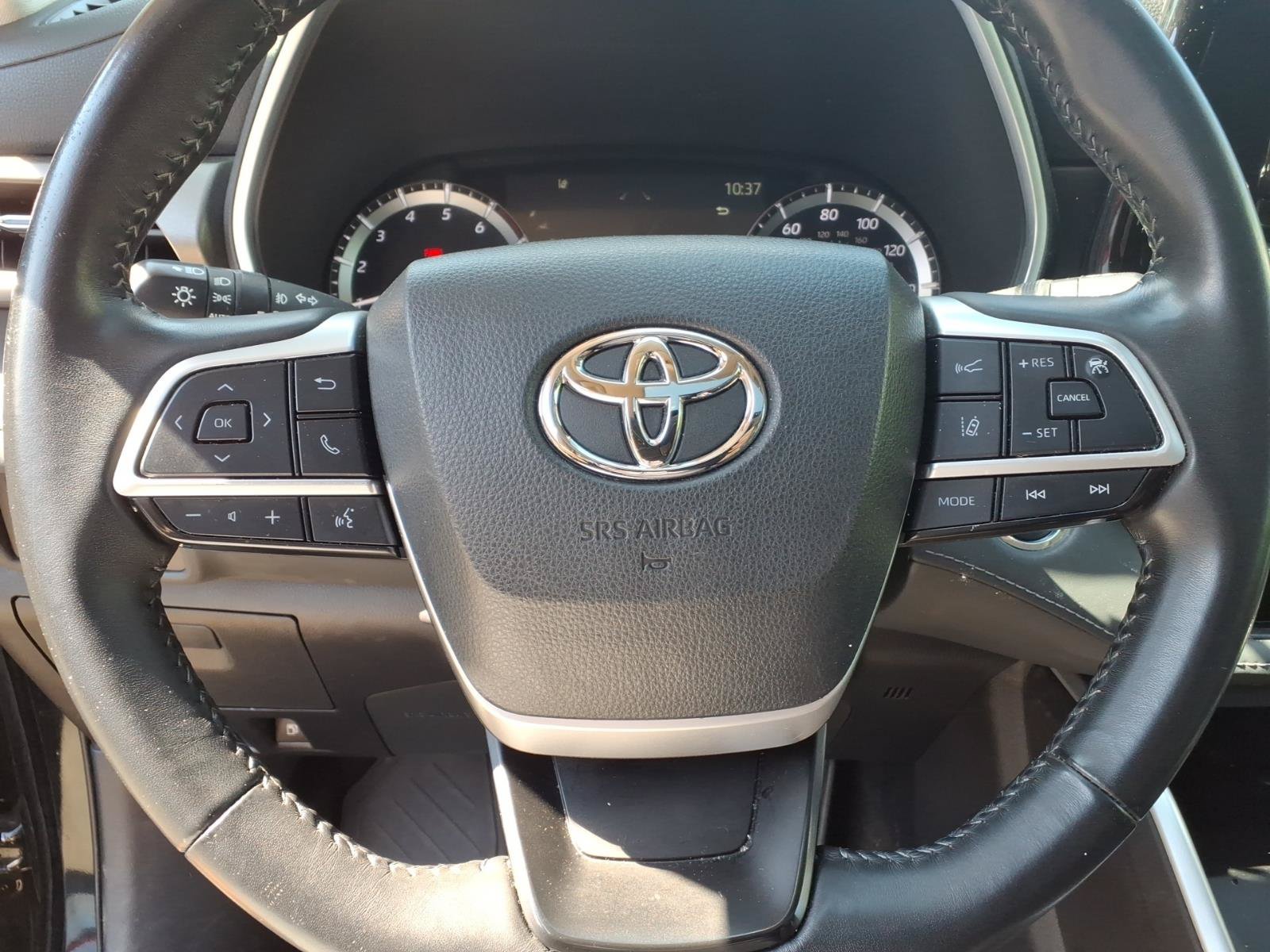 Used 2023 Toyota Highlander XLE AWD/4WD image 13