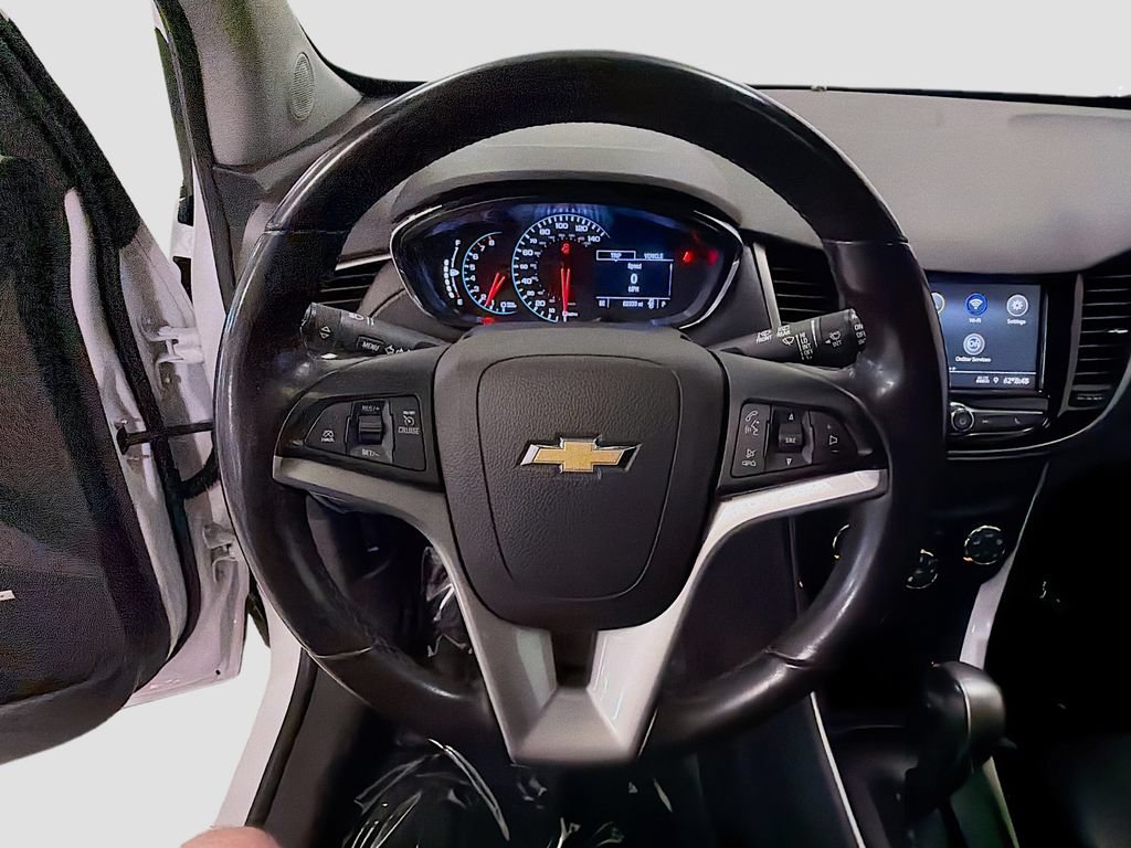 Used 2020 Chevrolet Trax LT w/ Sun & Sound Package FWD image 14