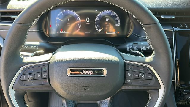 Used 2025 Jeep Grand Cherokee Altitude image 11