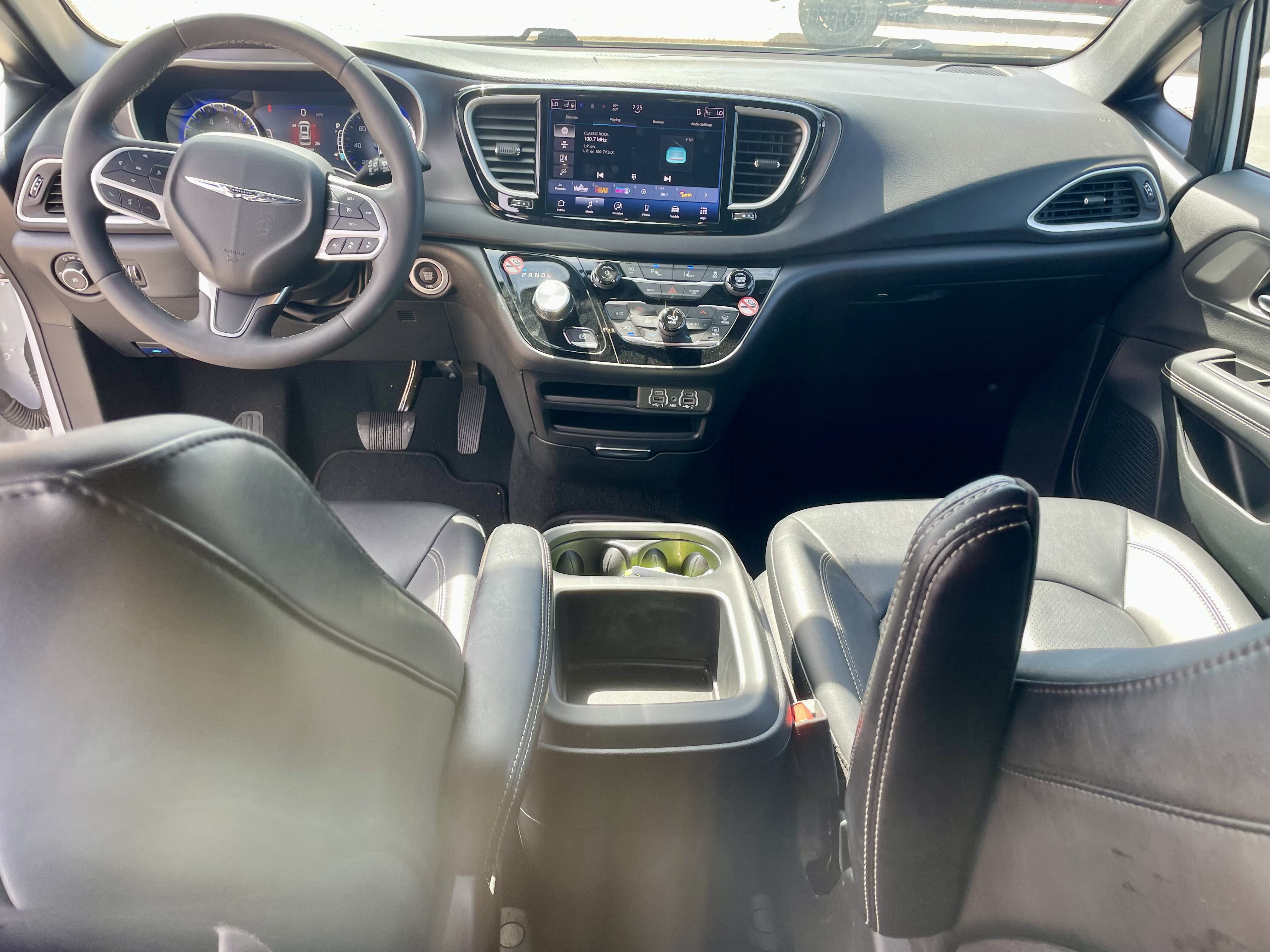 Used 2025 Chrysler Pacifica Select FWD image 20