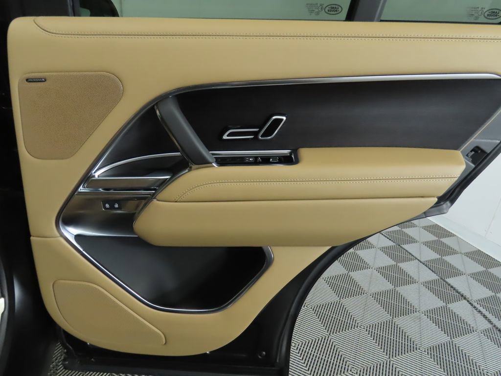 New 2025 Land Rover Range Rover SE image 29