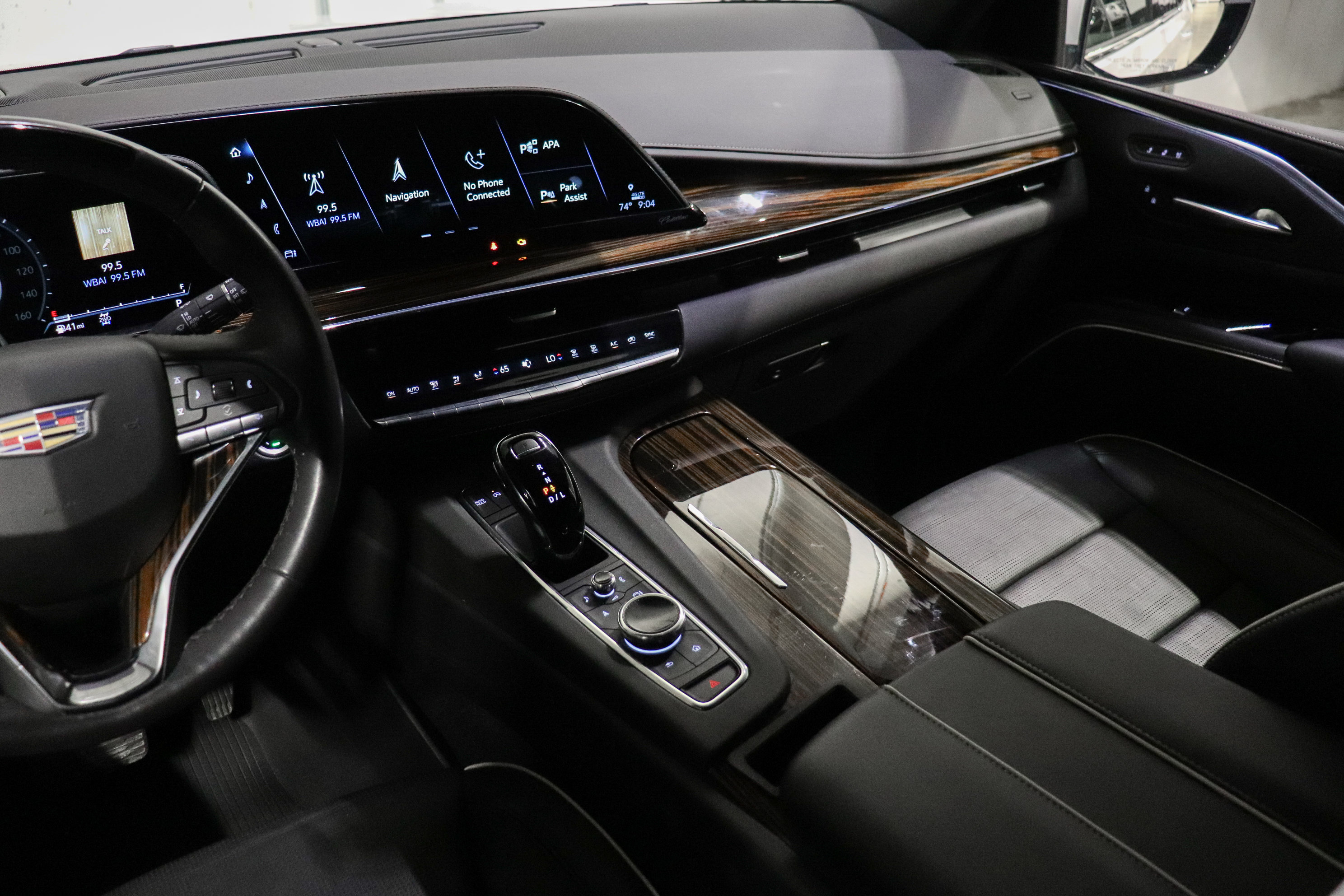 Used 2023 Cadillac Escalade Premium Luxury AWD/4WD image 22