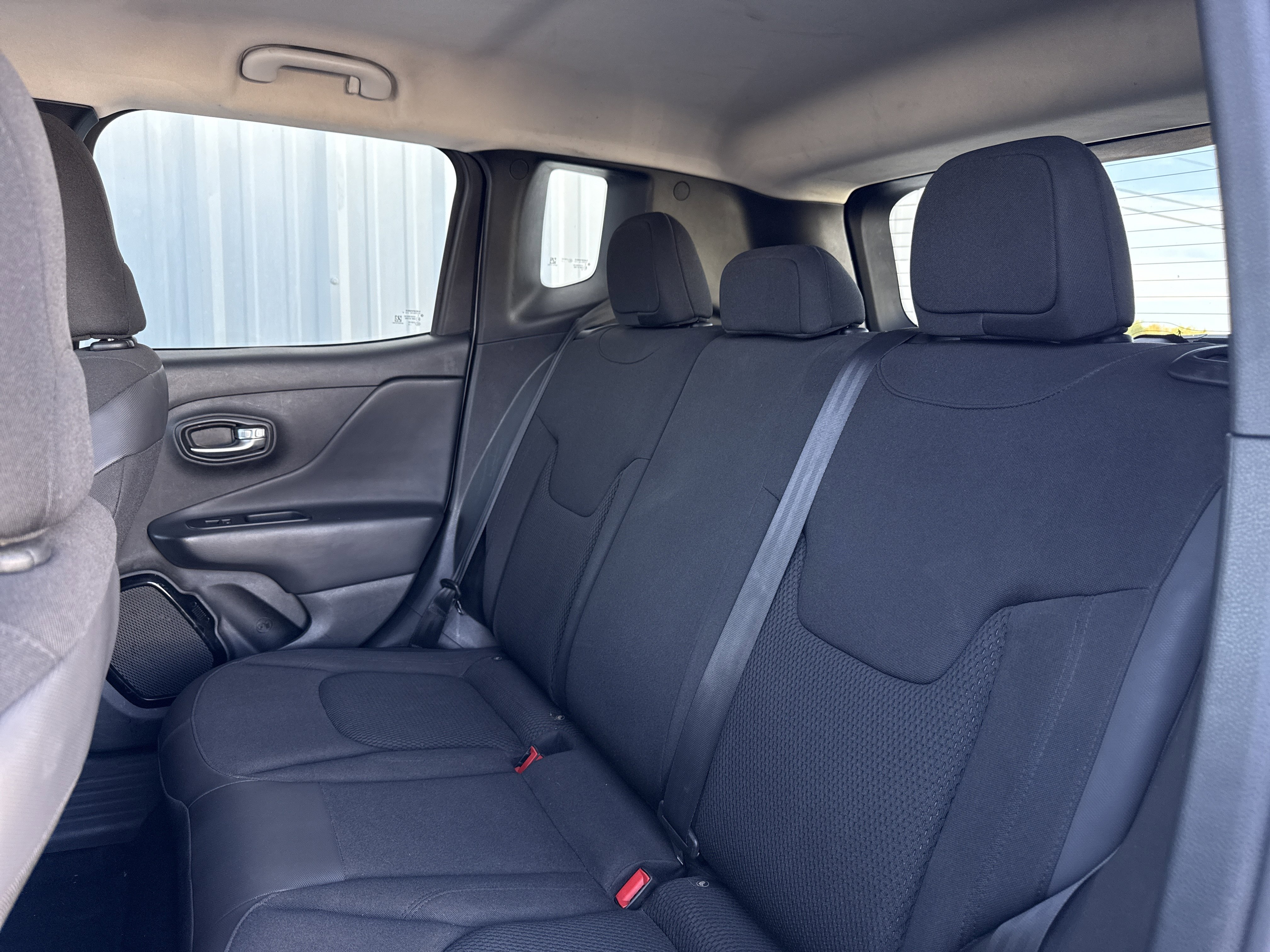 Used 2018 Jeep Renegade Altitude image 27