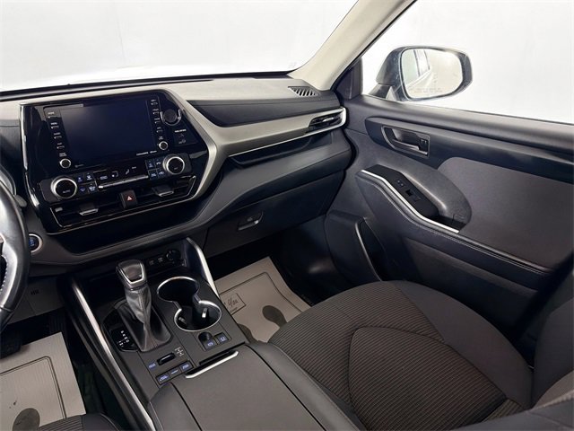 Used 2021 Toyota Highlander LE image 22