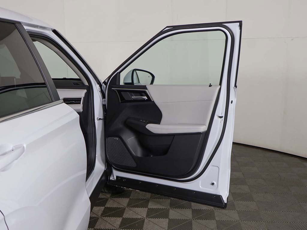 New 2025 Mitsubishi Outlander SE image 21