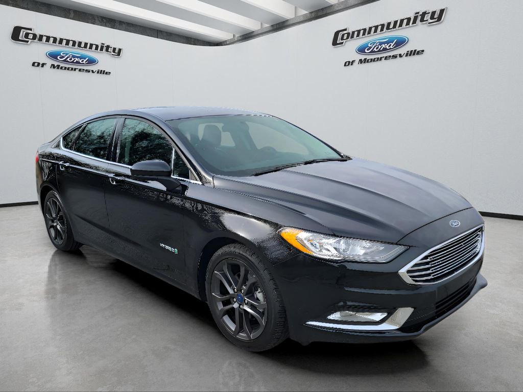Used 2018 Ford Fusion SE w/ Equipment Group 601A image 3