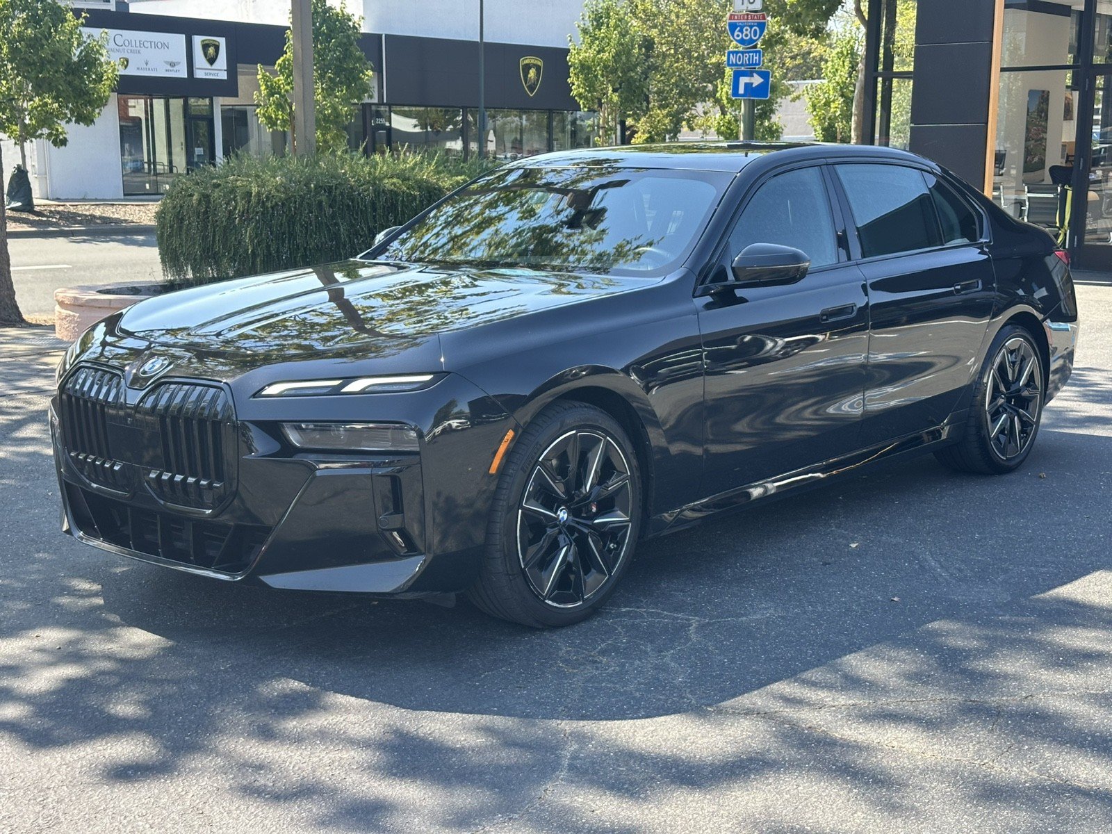 Used 2023 BMW 740i w/ Parking Assistance Package RWD image 3