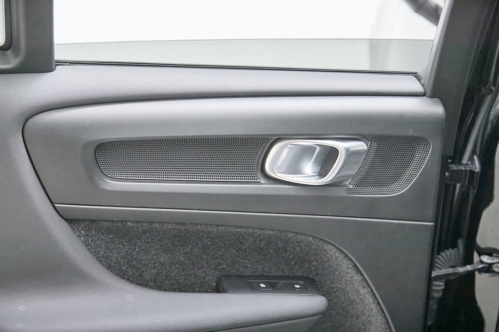 Certified 2024 Volvo XC40 B5 Plus w/ Climate Package image 16