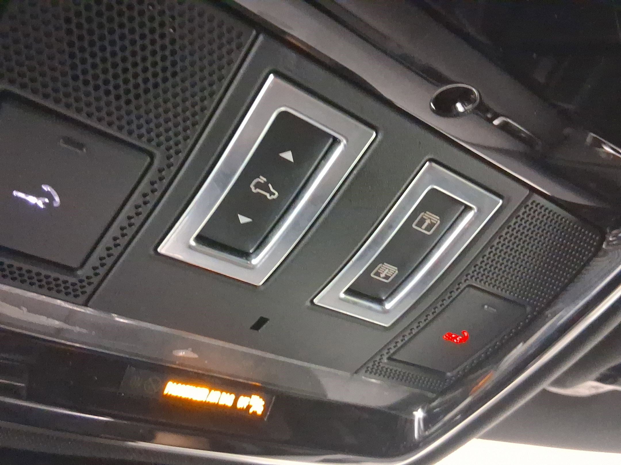 Used 2020 Land Rover Range Rover Velar R-Dynamic S image 17