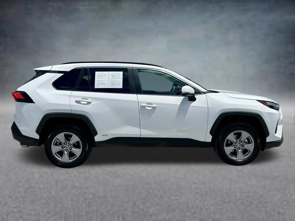 Used 2025 Toyota RAV4 XLE AWD/4WD image 4