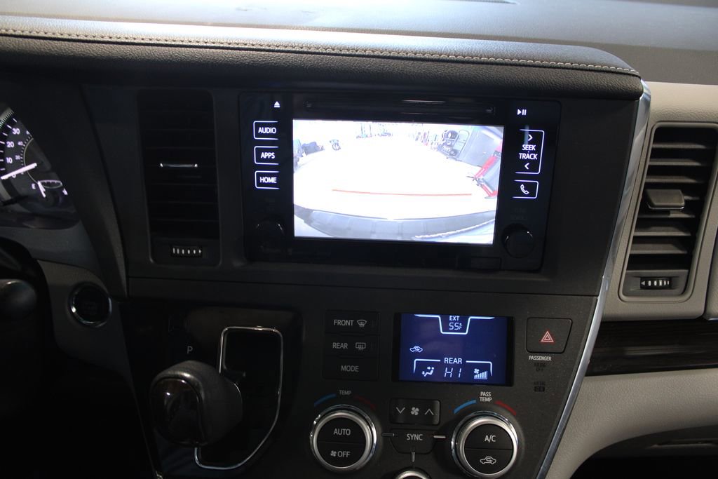 Used 2017 Toyota Sienna XLE Premium image 25