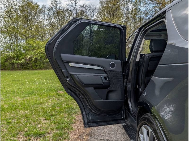 Used 2020 Land Rover Discovery Landmark AWD/4WD image 10