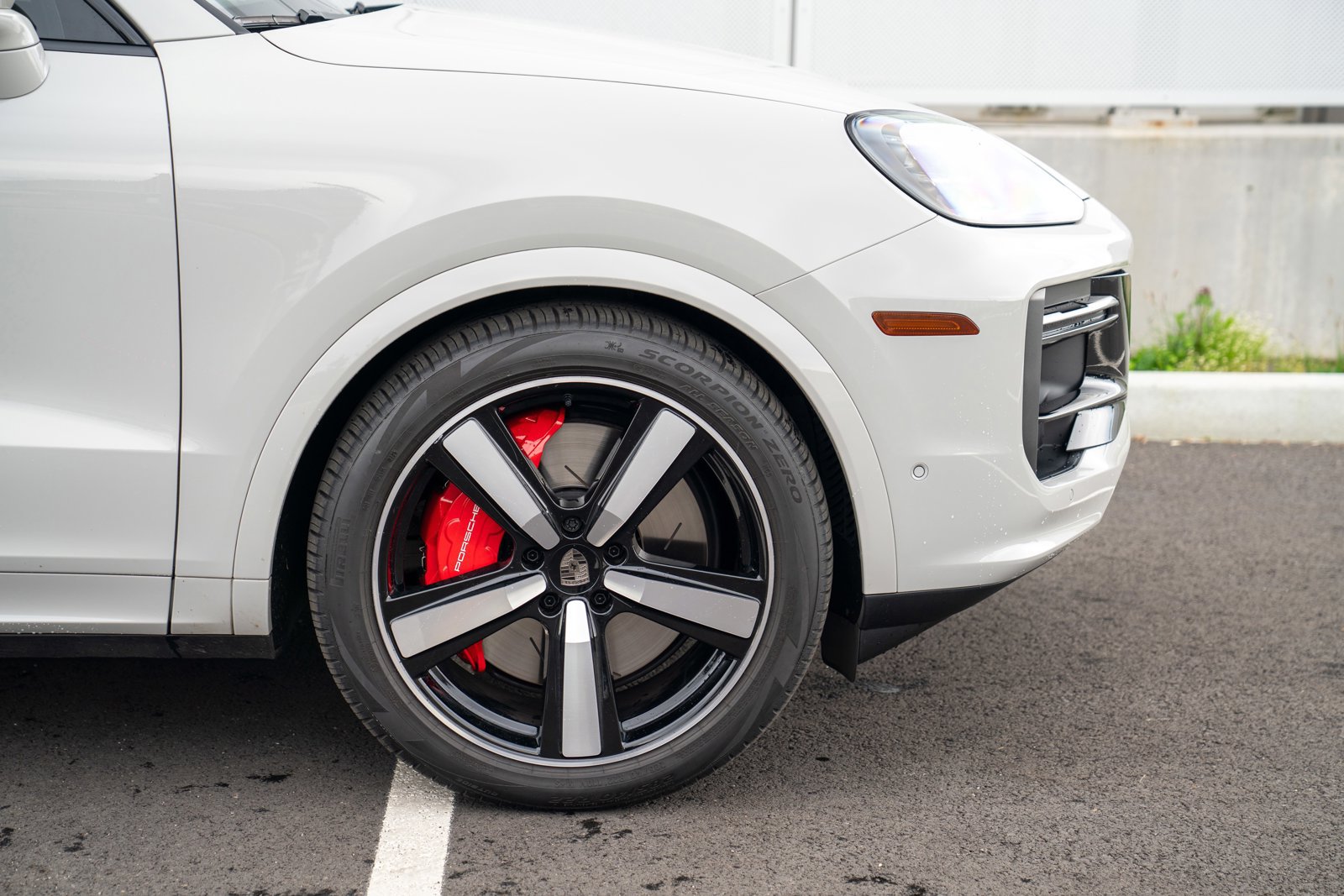 Certified 2025 Porsche Cayenne Turbo AWD/4WD image 9