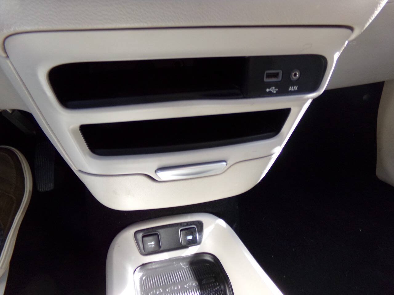 Used 2017 Chrysler Pacifica Touring-L w/ Tire & Wheel Group FWD image 55