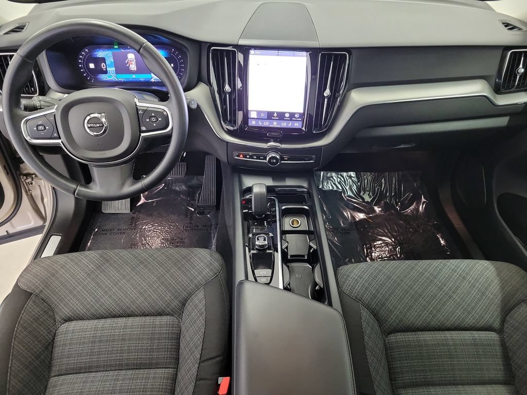 Used 2024 Volvo XC60 B5 Core AWD/4WD image 17