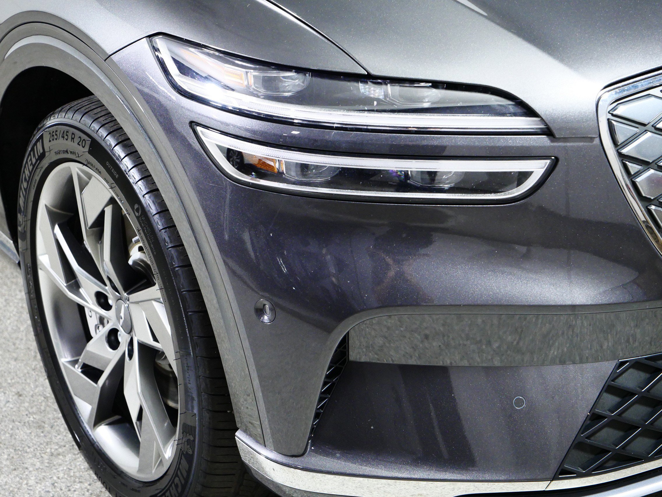 Certified 2025 Genesis Electrified GV70 AWD/4WD image 16