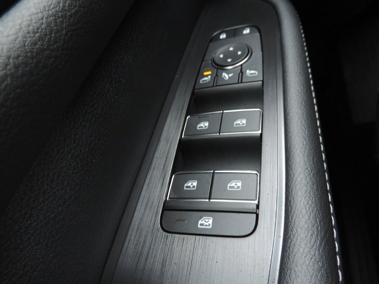 New 2026 Nissan Armada SL w/ Captain's Chari Seat Package image 23