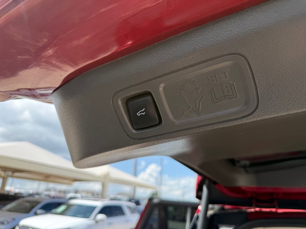 Used 2018 Ford Expedition XLT w/ Equipment Group 202A RWD image 26
