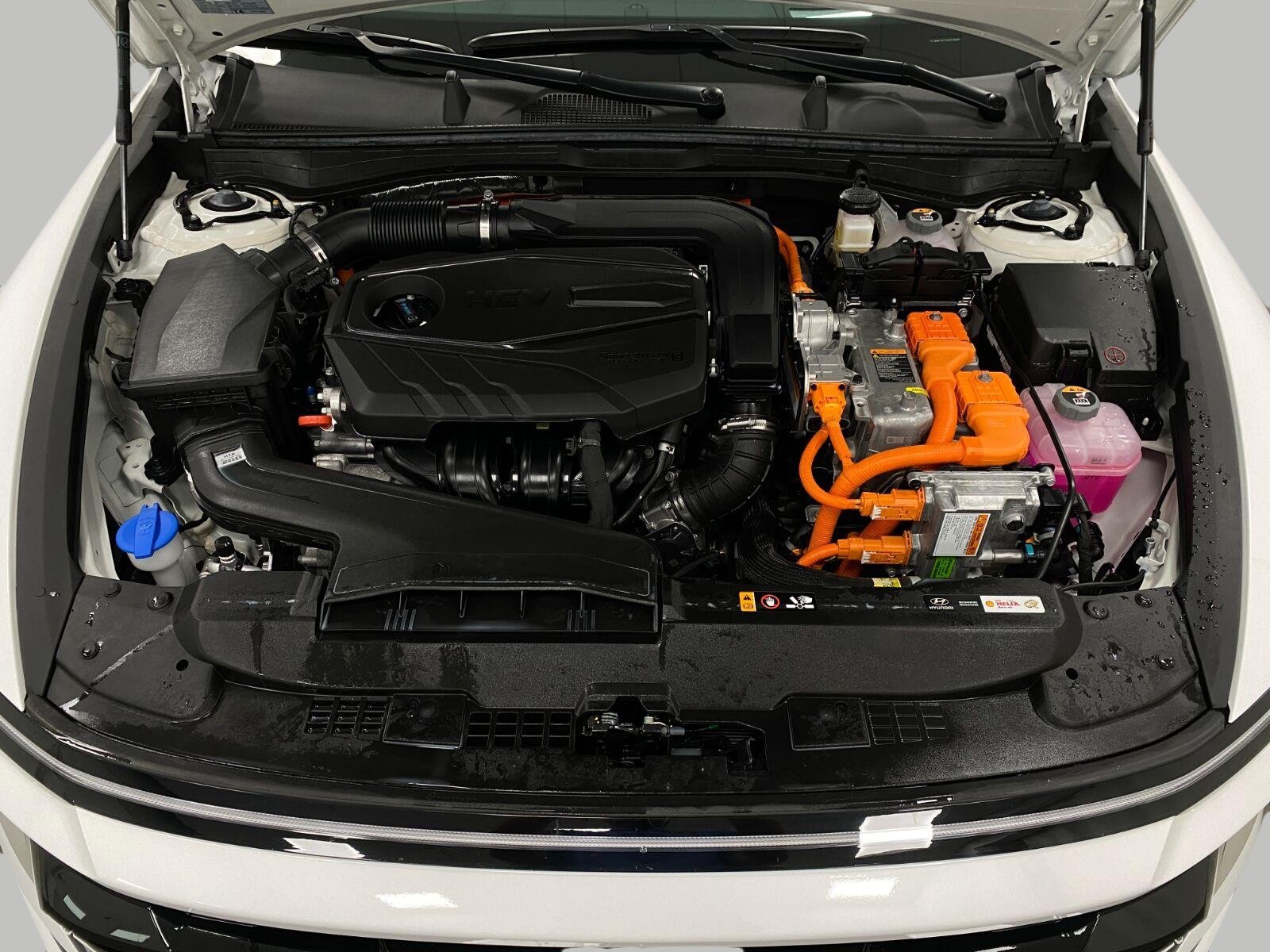 Certified 2025 Hyundai Sonata Limited FWD image 11