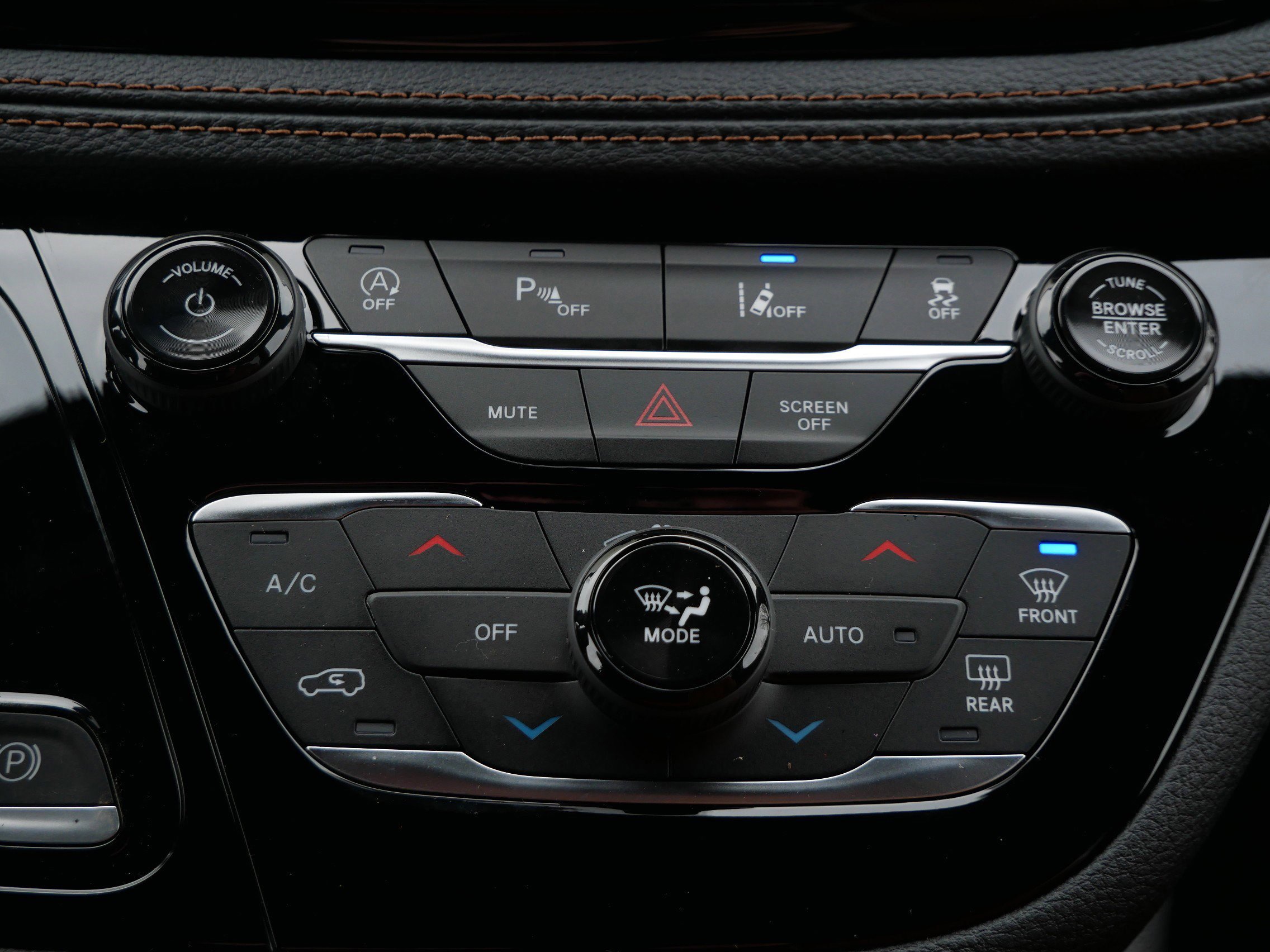 New 2026 Chrysler Pacifica Pinnacle w/ Trailer Tow Group image 16