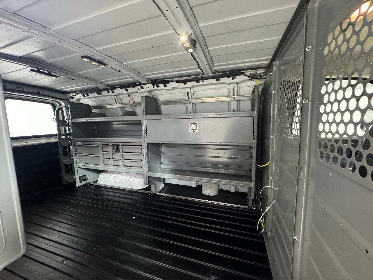 Used 2017 GMC Savana 2500 image 49
