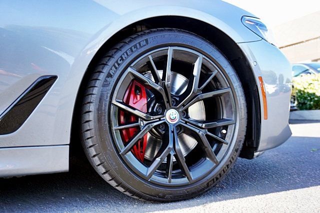 Used 2023 BMW M550i xDrive w/ Shadowloine Package AWD/4WD image 9