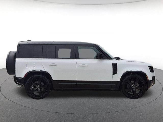 Used 2025 Land Rover Defender 110 X-Dynamic SE AWD/4WD image 4
