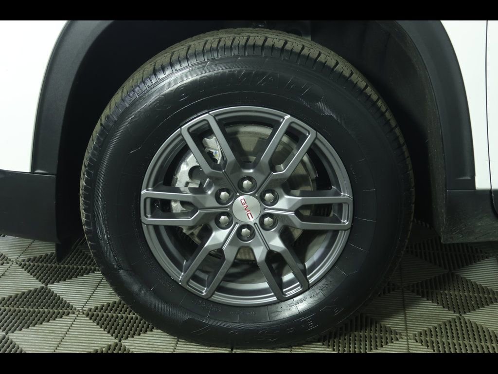 Used 2025 GMC Acadia Elevation image 9