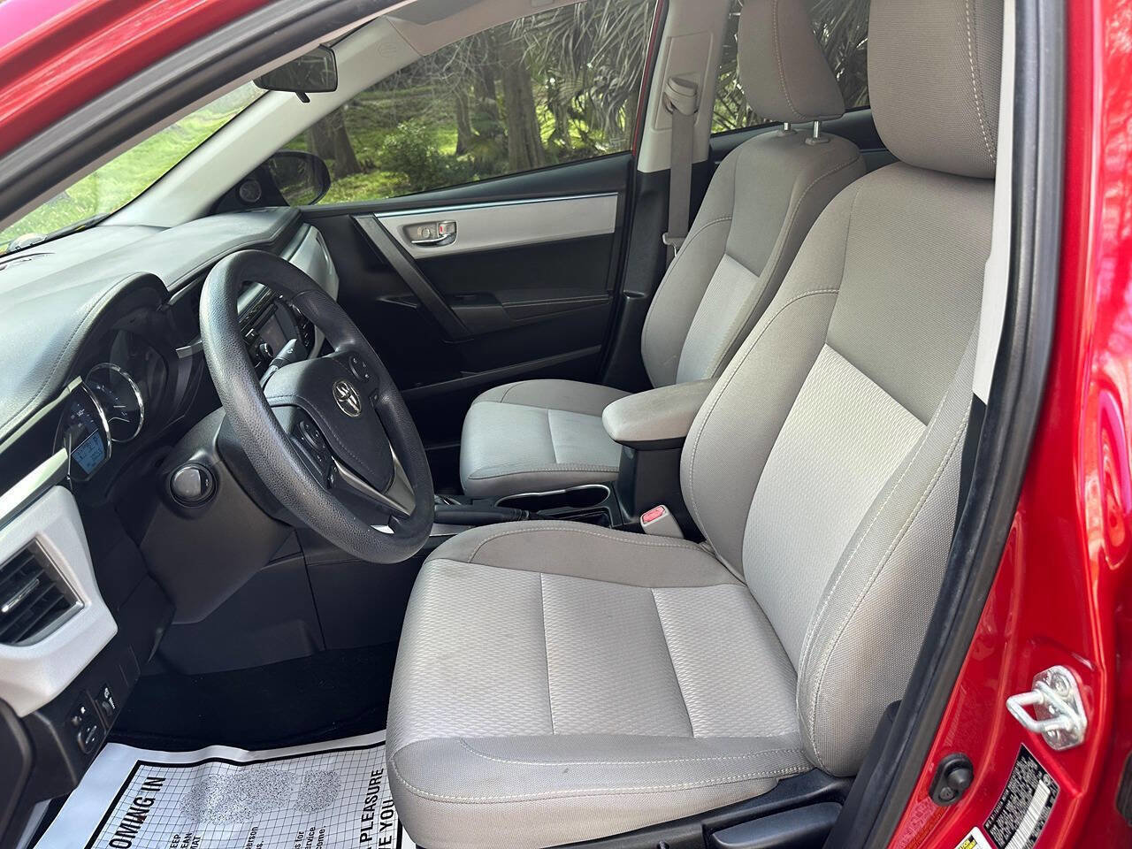 Used 2015 Toyota Corolla LE FWD image 10