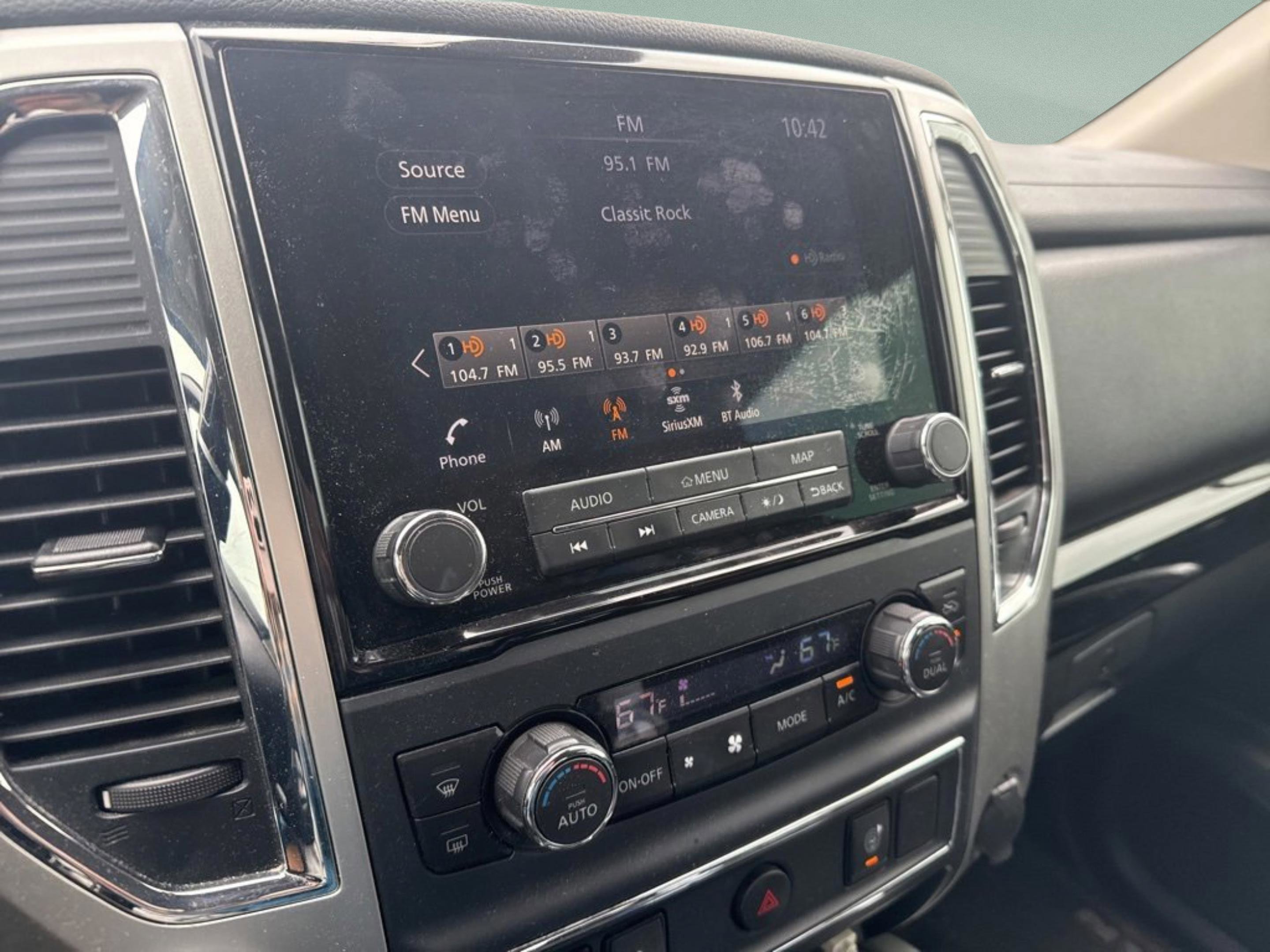 Used 2020 Nissan Titan SV w/ SV Convenience Package image 2