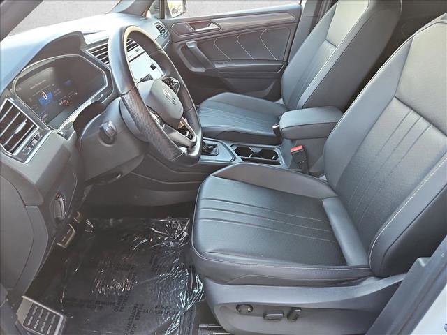 Used 2023 Volkswagen Tiguan SE R-Line image 22