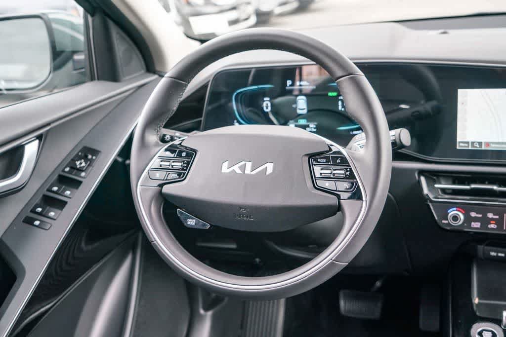 Certified 2025 Kia Niro EX FWD image 14