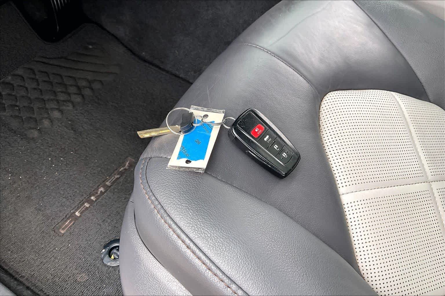 Used 2018 Toyota Camry XLE FWD image 15