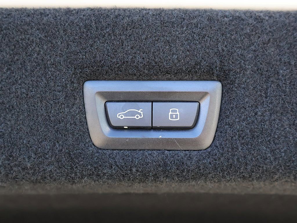 Used 2023 BMW 760i xDrive image 63