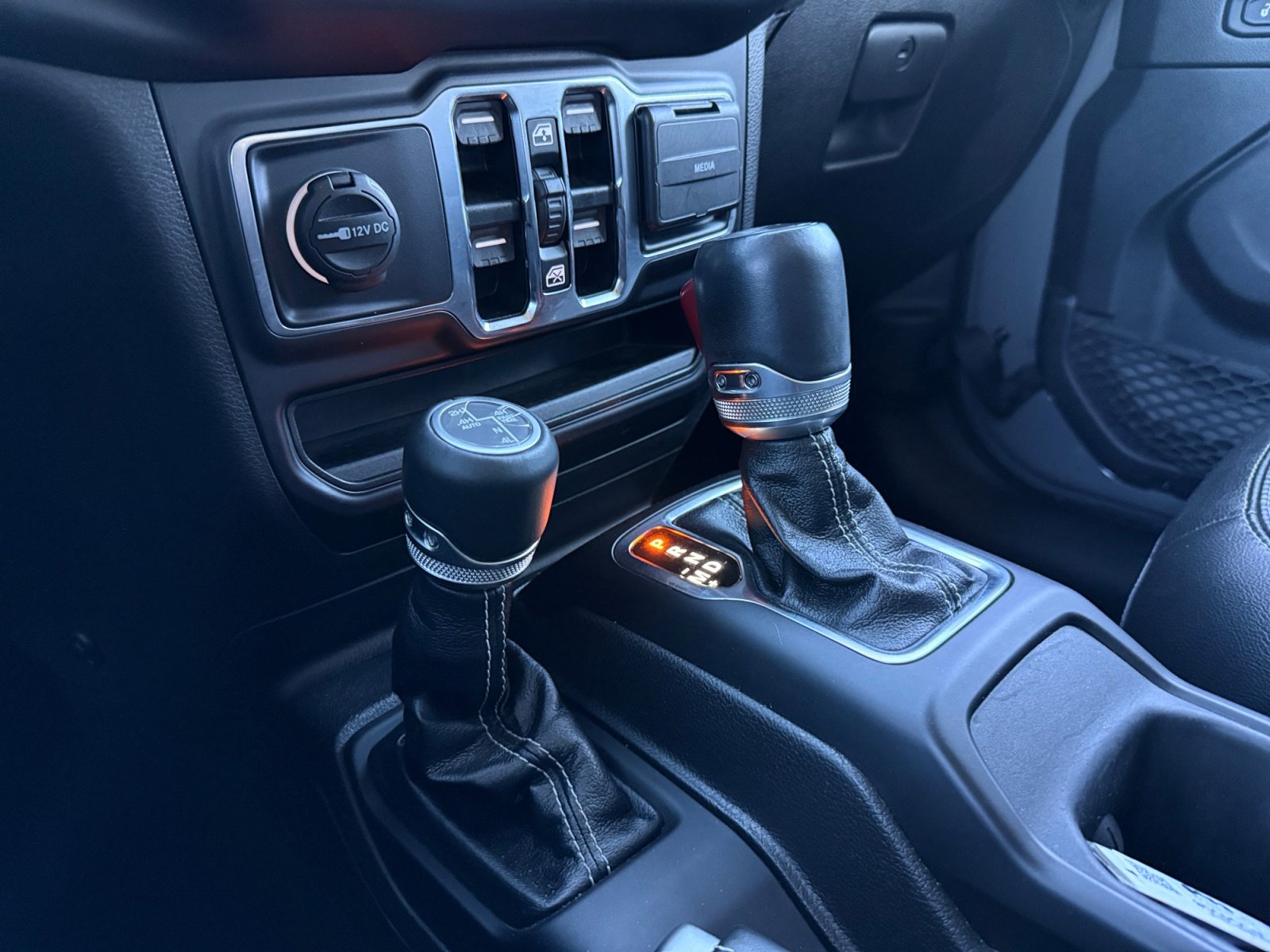 Used 2023 Jeep Wrangler Sahara w/ Cold Weather Group image 18